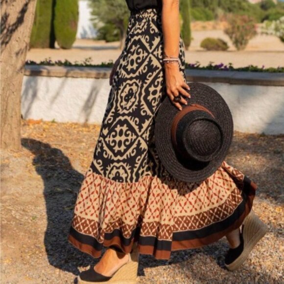 Boho ethnic print long skirt, size M - Picture 2 of 3